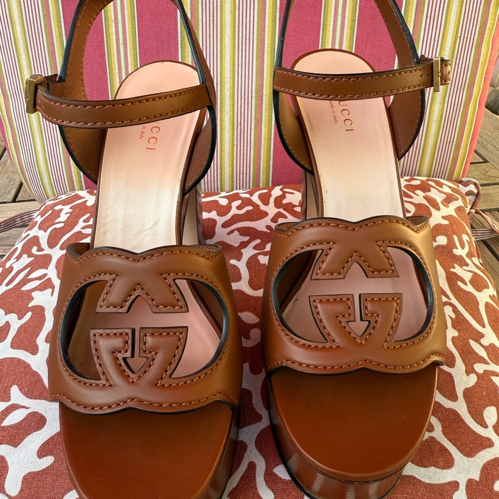 Gucci Interlocking G  Platform Logo Sandals